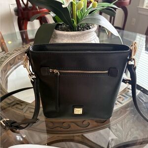 🖤🖤DOONEY & BOURKE SMALL SAFFIANO LEATHER BLACK CROSSBODY BAG!🖤🖤